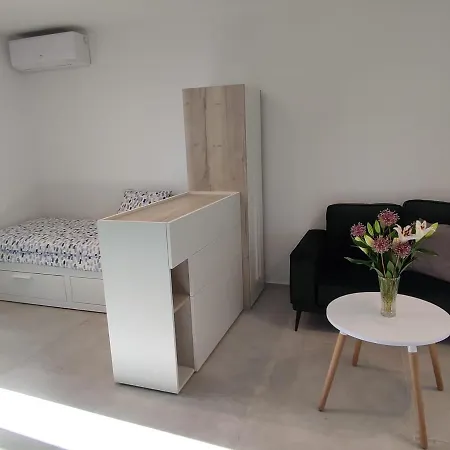 Studio Apartman Irma Cervar Porec Exterior photo